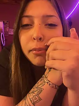 Snapshot of kiramedi chatting on 09-18-25, 02:57 kiramedi online show from 09-18-25, 02:57