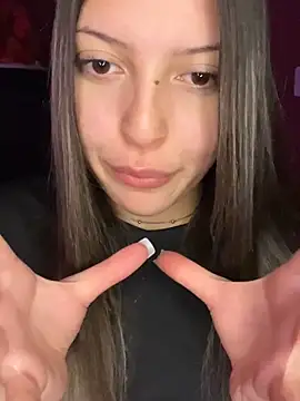 Snapshot of kiramedi chatting on 09-29-25, 01:44 kiramedi online show from 09-29-25, 01:44