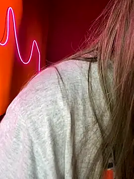 Snapshot of kiramedi chatting on 10-29-25, 11:17 kiramedi online show from 10-29-25, 11:17