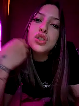 Snapshot of kiramedi chatting on 11-04-25, 10:09 kiramedi online show from 11-04-25, 10:09