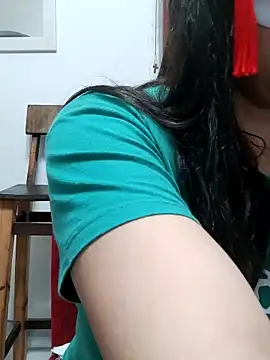 Snapshot of LoveFoxi chatting on 10-27-25, 02:37 LoveFoxi online show from 10-27-25, 02:37