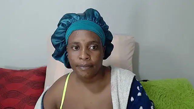 QueenRomaxx1 online show from 10-18-25, 07:58