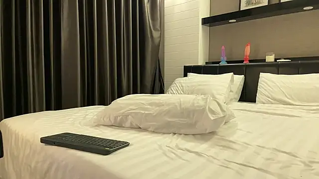 KellyTwink online show from 07-28-26, 04:39