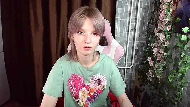 Snapshot of Madelaineses chatting on 04-26-26, 04:04 Madelaineses online show from 04-26-26, 04:04