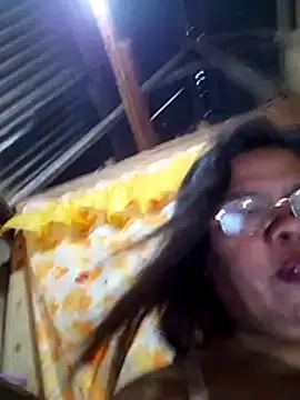 Snapshot of Huge_mama69 chatting on 03-15-26, 04:40 Huge mama69 online show from 03-15-26, 04:40