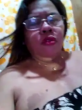 Snapshot of Huge_mama69 chatting on 03-25-26, 10:21 Huge mama69 online show from 03-25-26, 10:21