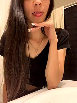 Snapshot of lovinlush chatting on 10-23-25, 04:28 lovinlush online show from 10-23-25, 04:28