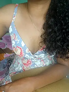 Snapshot of Tamilpallavi chatting on 09-29-25, 04:45 Tamilpallavi online show from 09-29-25, 04:45