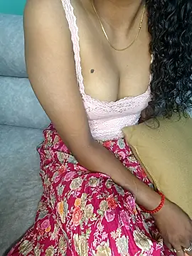 Snapshot of Tamilpallavi chatting on 10-23-25, 03:39 Tamilpallavi online show from 10-23-25, 03:39