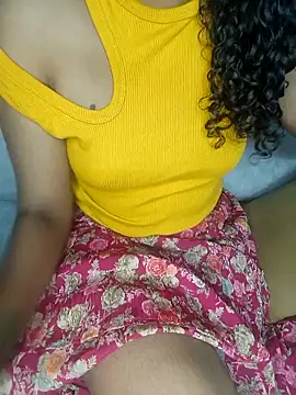 Snapshot of Tamilpallavi chatting on 11-02-25, 03:03 Tamilpallavi online show from 11-02-25, 03:03