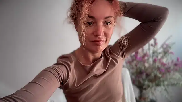 Snapshot of Reddgiirl chatting on 10-10-25, 09:08 Reddgiirl online show from 10-10-25, 09:08