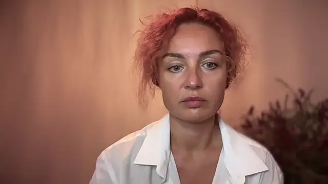 Snapshot of Reddgiirl chatting on 10-18-25, 05:35 Reddgiirl online show from 10-18-25, 05:35