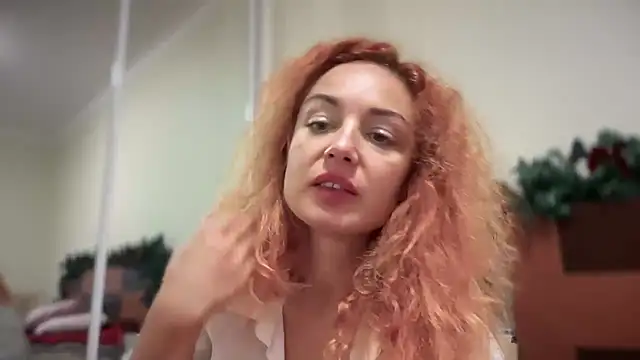 Snapshot of Reddgiirl chatting on 11-28-25, 10:40 Reddgiirl online show from 11-28-25, 10:40