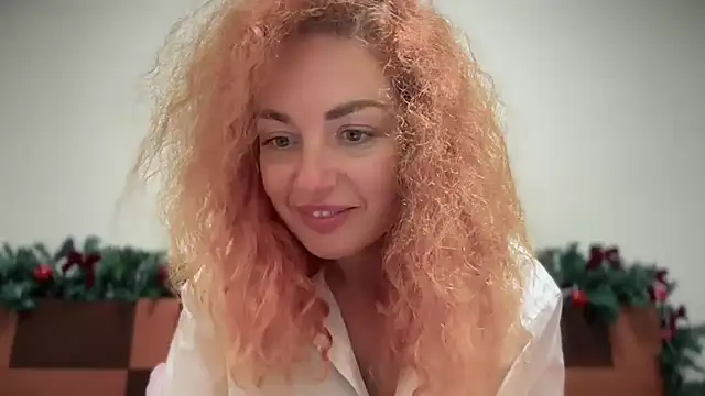 Snapshot of Reddgiirl chatting on 11-30-25, 12:14 Reddgiirl online show from 11-30-25, 12:14