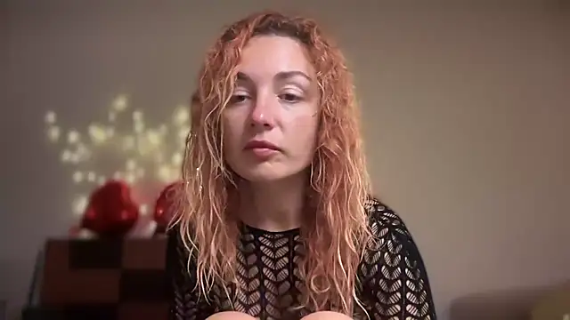 Snapshot of Reddgiirl chatting on 01-18-26, 05:39 Reddgiirl online show from 01-18-26, 05:39