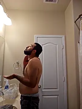 Snapshot of Lb228w chatting on 10-30-25, 02:24 Lb228w online show from 10-30-25, 02:24