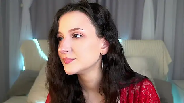 Snapshot of FalineBeacher chatting on 02-16-26, 01:24 FalineBeacher online show from 02-16-26, 01:24