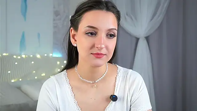 Snapshot of FalineBeacher chatting on 03-16-26, 01:11 FalineBeacher online show from 03-16-26, 01:11