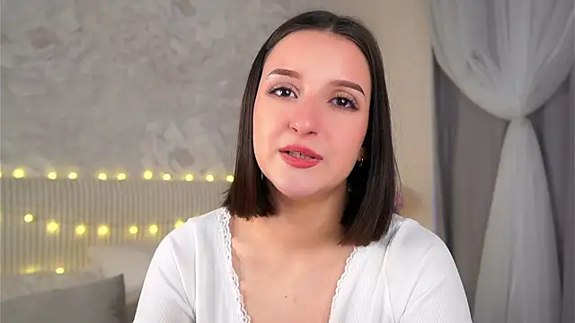 Snapshot of FalineBeacher chatting on 03-25-26, 01:11 FalineBeacher online show from 03-25-26, 01:11