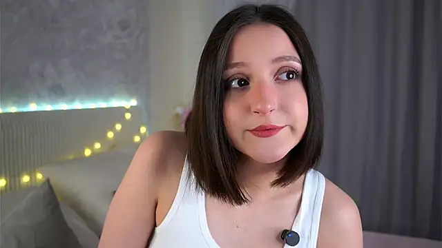 Snapshot of FalineBeacher chatting on 04-02-26, 01:03 FalineBeacher online show from 04-02-26, 01:03