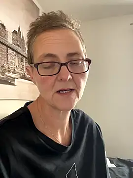 Curvy-Jinx online show from 10-09-25, 07:28