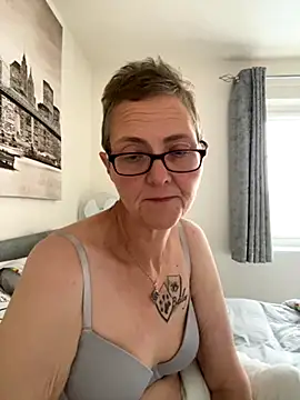 Curvy-Jinx online show from 10-15-25, 07:52