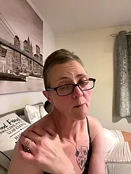 Curvy-Jinx online show from 10-23-25, 07:45