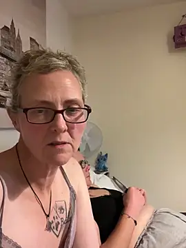 Curvy-Jinx online show from 11-18-25, 08:57