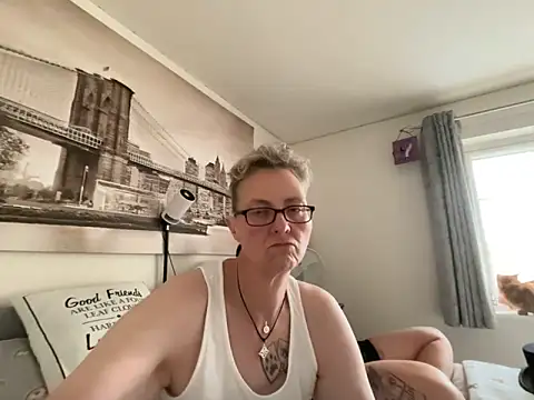 Curvy-Jinx online show from 06-14-26, 07:27