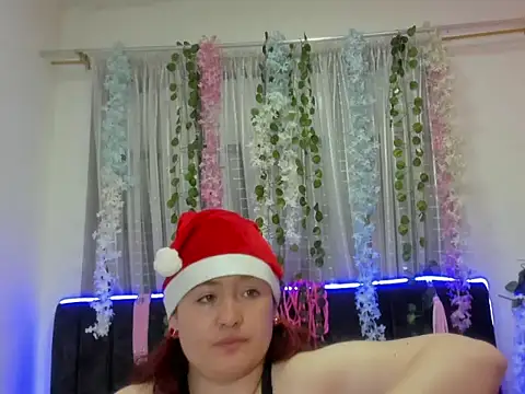 Snapshot of AliaMiller_ chatting on 12-21-25, 12:56 AliaMiller online show from 12-21-25, 12:56