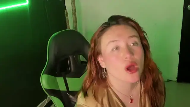 Snapshot of AliaMiller_ chatting on 02-05-26, 11:42 AliaMiller online show from 02-05-26, 11:42