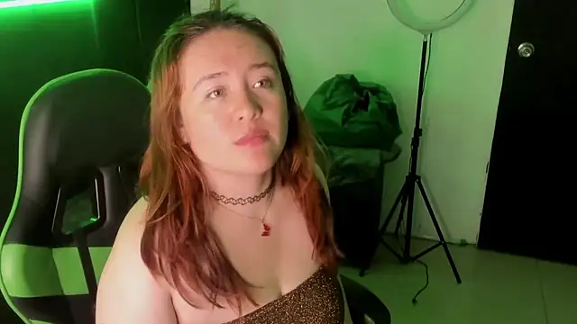 Snapshot of AliaMiller_ chatting on 02-18-26, 12:17 AliaMiller online show from 02-18-26, 12:17