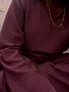 Snapshot of sakshi5533 chatting on 11-17-25, 05:19 sakshi5533 online show from 11-17-25, 05:19