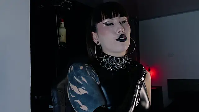 Angelabl0odborne online show from 10-15-25, 09:04