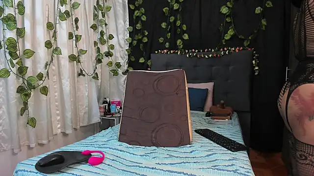 Delilah 85 online show from 06-15-26, 06:32