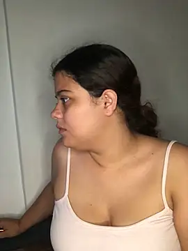 Snapshot of luisahot_9727 chatting on 09-14-25, 10:25 luisahot 9727 online show from 09-14-25, 10:25