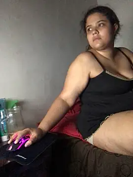 Snapshot of luisahot_9727 chatting on 10-19-25, 04:57 luisahot 9727 online show from 10-19-25, 04:57