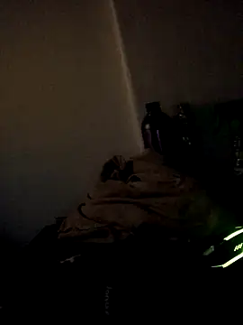 Snapshot of luisahot_9727 chatting on 10-20-25, 04:35 luisahot 9727 online show from 10-20-25, 04:35