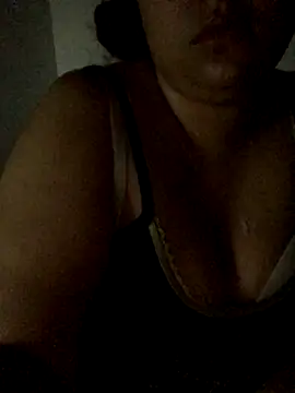 Snapshot of luisahot_9727 chatting on 11-03-25, 06:14 luisahot 9727 online show from 11-03-25, 06:14