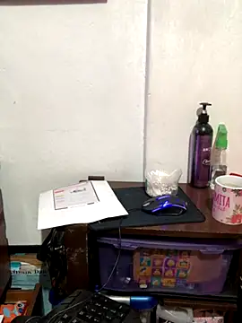 Snapshot of luisahot_9727 chatting on 11-06-25, 03:18 luisahot 9727 online show from 11-06-25, 03:18