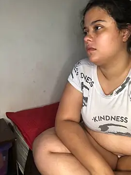 Snapshot of luisahot_9727 chatting on 11-07-25, 05:51 luisahot 9727 online show from 11-07-25, 05:51