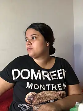 Snapshot of luisahot_9727 chatting on 02-10-26, 02:10 luisahot 9727 online show from 02-10-26, 02:10