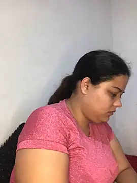 Snapshot of luisahot_9727 chatting on 02-20-26, 05:37 luisahot 9727 online show from 02-20-26, 05:37