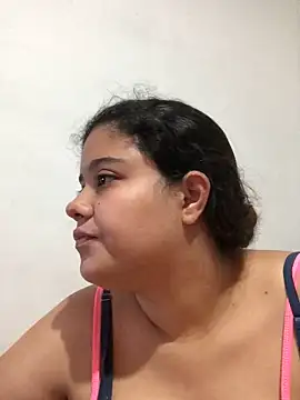 Snapshot of luisahot_9727 chatting on 03-10-26, 04:45 luisahot 9727 online show from 03-10-26, 04:45