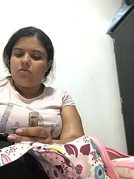 Snapshot of luisahot_9727 chatting on 03-20-26, 06:07 luisahot 9727 online show from 03-20-26, 06:07