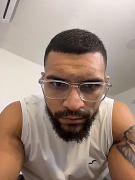 Snapshot of vincentjaxon chatting on 10-25-25, 11:07 vincentjaxon online show from 10-25-25, 11:07