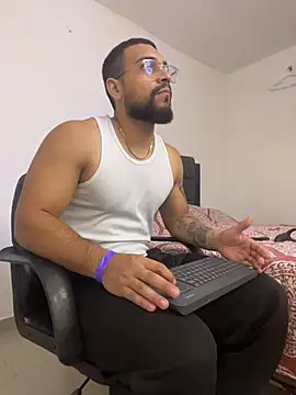 Snapshot of vincentjaxon chatting on 11-02-25, 08:39 vincentjaxon online show from 11-02-25, 08:39