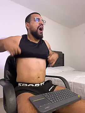 Snapshot of vincentjaxon chatting on 11-05-25, 10:48 vincentjaxon online show from 11-05-25, 10:48