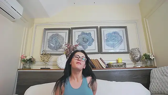 Snapshot of HellenDesire chatting on 01-26-25, 07:10 HellenDesire online show from 01-26-25, 07:10