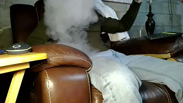 Luv2SuckBWC92 online show from 12-21-25, 03:46